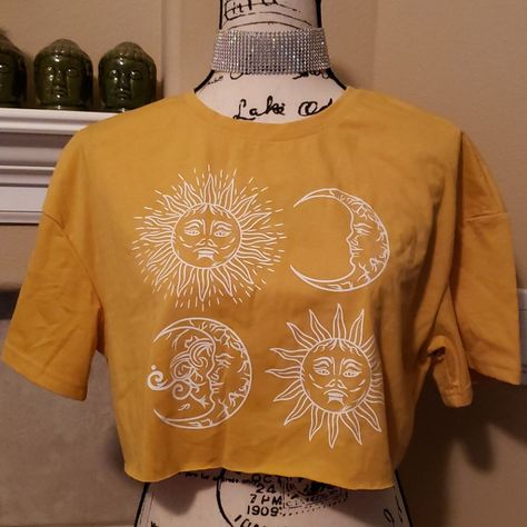 Shein Cropped Sun Moon Short Sleeve T-Shirt Top In Mustard Color, Size Medium, 6. New Without Tag...Never Worn. Will Come From A Clean Non-Smoking Home. Sun Aesthetic Outfit, Sun Themed Outfits, Alt Crop Top, Sun Core, Cute Yellow Shirts, Sun Outfits, Sun Witch, Sunshine Outfit, Sun Clothing