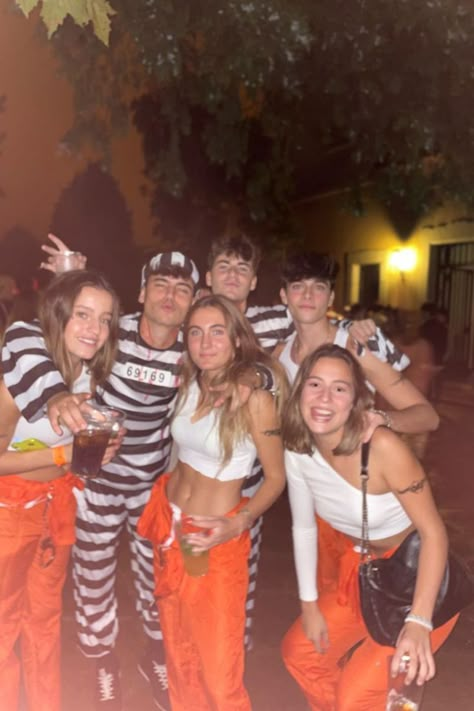 Group Costumes 2023, Costumes For Groups Of Friends, Halloween For 6 People, Cops And Prisoner Costume Group, Duo Party Outfits, Best Trio Halloween Costumes, Halloween Outfits For Trios, Girl Prisoner Halloween Costume, Group Halloween Costumes For 6 People