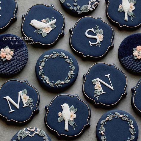 Dessert Inspiration, Gateau Baby Shower, Monogram Cookies, Decoration Patisserie, Royal Iced Cookies, Sugar Cookie Designs, Fondant Cookies, Fancy Cookies, Creative Cookies