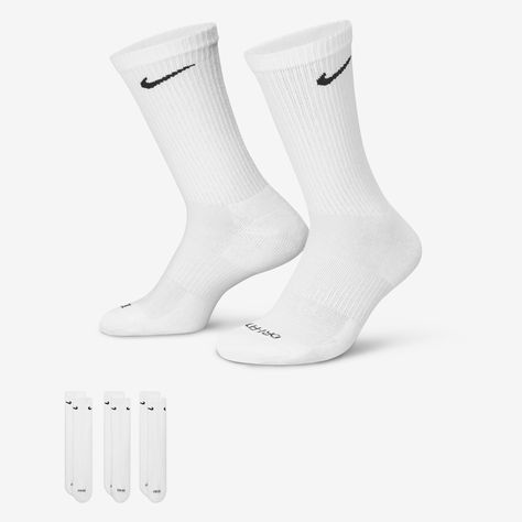 The Nike Everyday Plus Cushioned Socks bring comfort to your workout with extra cushioning under the heel and forefoot and a snug, supportive arch band. Sweat-wicking power and breathability up top help keep your feet dry and cool to help push you through that extra set. Popular Nike Socks, Nike Socks Long, White Nike Crew Socks, Long White Nike Socks, Nike Socks Dri Fit, Nike Long Socks, Long Nike Socks, Volleyball Wishlist, Nike Socks Aesthetic