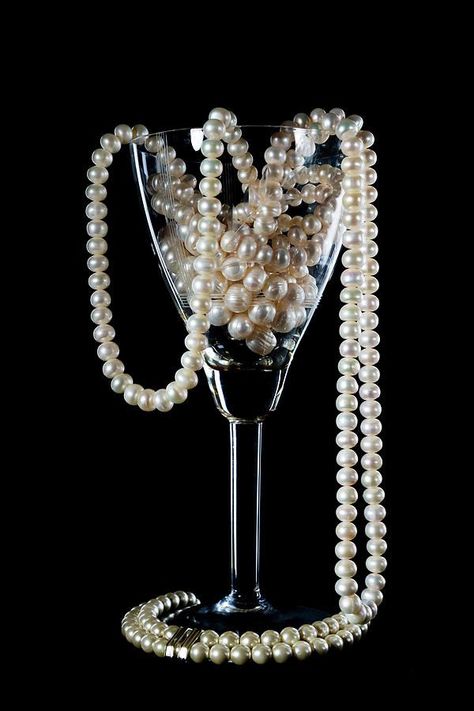 Pearls Aesthetic, Pearl Aesthetic, Marble Wallpaper Phone, Pearls Photography, Vintage Corset, Pearl Jam, Vintage Pearls, Black Pearl, Madonna