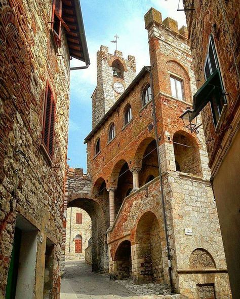 Suvereto - provincia di Livorno - Toscana. Imperial City, Italy Architecture, Indian House Plans, Castle House, Fantasy Places, Medieval Town, Garden City, 3d Modelling, Ancient Architecture