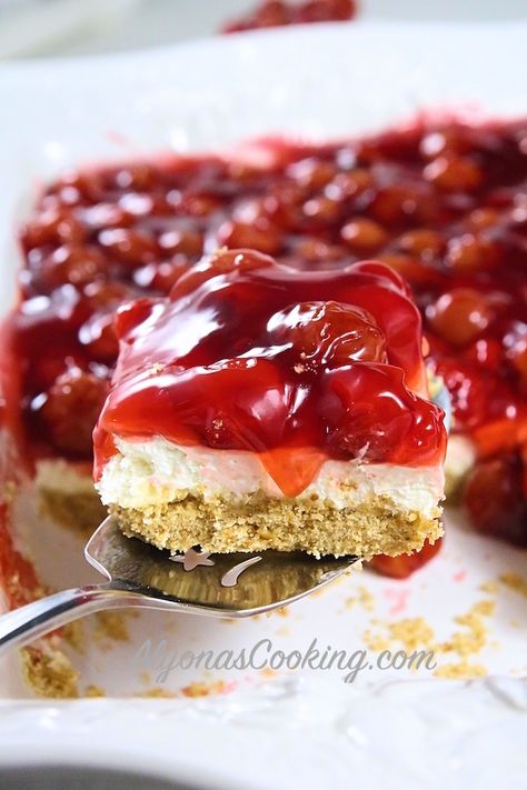 Pretzel Torte, Pretzel Cheesecake, Cherry Recipes Dessert, Pretzel Desserts, Easy No Bake Cheesecake, Cheesecake Dessert, Torte Recipe, Strawberry Cake Recipes, Dessert For Two