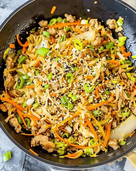 Egg Roll in a Bowl - Recipes, Tasks & Tools Homemade Chow Mein, Turkey Bowls, 20 Min Meal, Hashbrown Breakfast, Chicken Stuffing, Dip Easy, Chicken Egg Rolls, Eggroll In A Bowl, Cheesy Dip