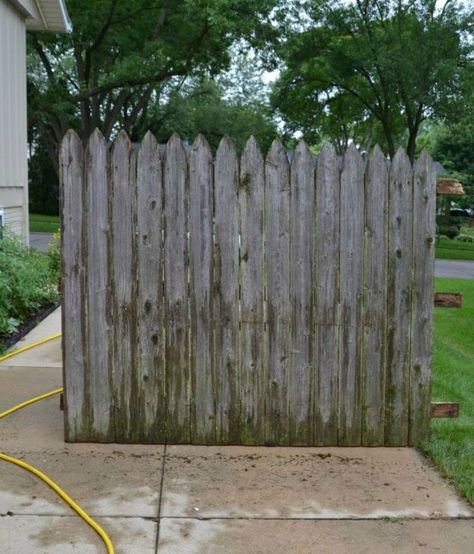 Don't throw out old fence boards! We've got the perfect upcycling ideas for you!  LOOK AT THE OTHER THINGS Outdoor Picket Fence Decor, Repurposed Picket Fence Ideas, Fence Slats Projects, What To Do With Old Fence Boards, Fence Decorating Ideas Creative, Reuse Fence Boards, Fence Picket Projects, Fence Board Crafts, Old Fence Boards