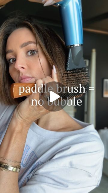 Rachel Eggie on Instagram: "Prevent the bubble at the bottom of your bob by using the proper brush:   1) Use a paddle brush to reduce volume (the bubble ;)) at the bottom of your bob. (Today I am seeing bobs styled so many different ways. Check out latest story for different brushes to use for different results )   2)Brush your hair downward from roots to ends to smooth out excess volume and prevent frizz and static.  3) Lean your head in the opposite direction while blow-drying to stretch the hair shaft and reduce volume for a sleeker finish.  Combine the leaning technique with the paddle brush method to maintain shape and minimize unwanted volume.  Hope this helps! Everyone has a hair struggle - long or short. What is yours 👇🏻👇🏻 (lack of volume, too much volume, frizz.... struggles c Paddle Brush Blow Dry, Bubble Bob, Blow Dry Brush, Paddle Brush, Bob Styles, The Bubble, Blow Dry, Short Hair Styles, Bubbles