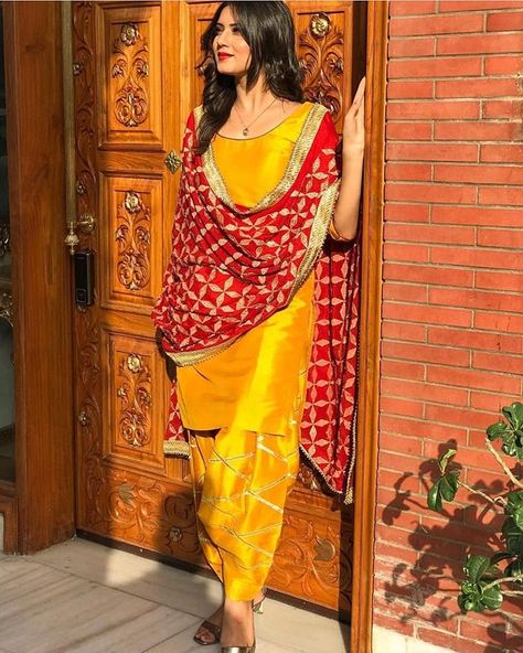 FOR PRICE SHIPPING ....CLICK LINK IN BIO.......... PLEASE DO NOT SEND DM WE ARE UNABLE TO REPLY ON TIME DUE TO BIG NUMBER OF DMs Indian Fashion Suit Saree Yellow Color Combinations Outfits, Simple Suit With Heavy Dupatta, Types Of Dupatta, Trending Suit Designs, Suit With Heavy Dupatta, Kurtis Ideas, Yellow Punjabi Suit, Frock Salwar, Plain Anarkali