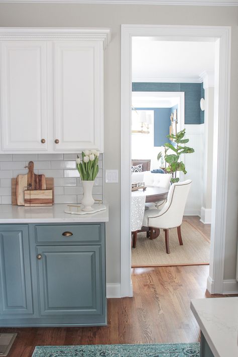 Kitchen Upcycle, Kitchen Quartz Countertops, Small White Kitchen, White Kitchen Renovation, White Upper Cabinets, Kitchen Quartz, White Kitchen Paint, Kitchen Cabinets Color Combination, Blue And White Kitchen