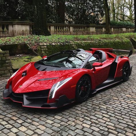 Lamborghini Veneno Mclaren P1 Black, Veneno Roadster, Carros Lamborghini, Mobil Futuristik, Aventador Lamborghini, Lamborghini Lamborghini, New Sports Cars, Top Luxury Cars, Honda Cbr 600