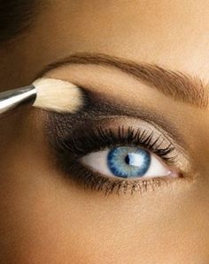 Light Smoky Eye, Maquillaje Smokey Eyes, Blue Eyes Pop, Wedding Makeup Tutorial, Behind Blue Eyes, Wedding Makeup Tips, Makeup Tutorial Eyeshadow, Eye Makeup Pictures, Hooded Eye Makeup