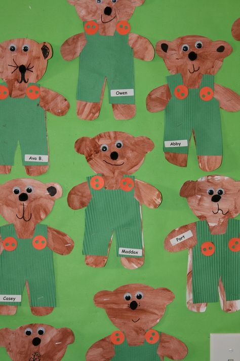 Corduroy art project. The Corduroy books are recommended for the common core. Corduroy Book, Thanksgiving Corn, Corn Crafts, Corn Craft, Bears Preschool, Corduroy Bear, Thanksgiving Activities Preschool, Thanksgiving Crafts For Toddlers, Teddy Bear Crafts