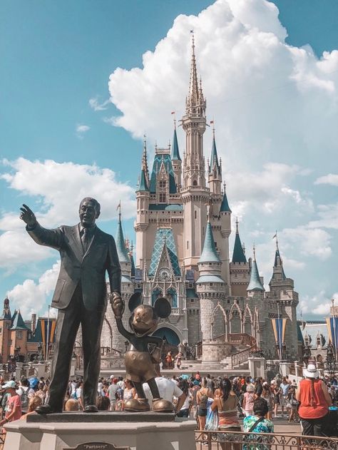 Orlando Florida Disney World, Walt Disney World Florida, Disney Land Florida, Florida Girl Aesthetic, Florida Outfits Vacation, Family At Disney, Disney America, Orlando Disney World, Summer Bucket List 2023