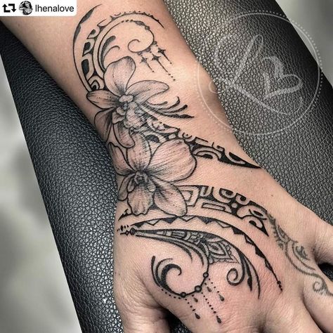 Hawaiian State Flower Tattoo, Hawaiian Tattoo Sleeve Woman, Hawaiian Wrist Tattoo, Hawaiian Hand Tattoos For Women, Tattoo Ideas Female Hawaiian, Hawaiian Hand Tattoo, Maori Tattoo Hand, Hawaiian Turtle Tattoos For Women, Polynesian Tattoos Women Forearm