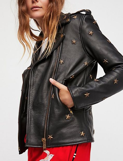 Rocker Chic Style, Studded Leather Jacket, Rugged Leather, Metal Star, Statement Jacket, Estilo Rock, Studded Jacket, Rugged Style, Rocker Style