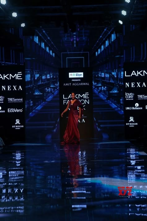 Lakme Fashion Week 2024, Lisa Haydon, Fashion Week Aesthetic, Fashion Week Winter, Mumbai Fashion, Fashion Week 2024, St Regis, Instagram Photo Ideas Posts, Lakme Fashion Week