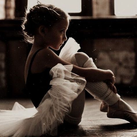 Conquer Aesthetic, By Fate I Conquer, Greta Falcone, Ballerina Kids, Dance Aesthetic, Dance Photo Shoot, Baby Ballet, Dance Photography Poses, Ballet Poses