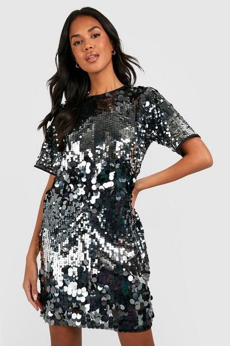 boohoo Disc Sequin Oversized T-shirt Party Dress. It's officially glam season, and this ="https://www.boohoo.com/womens/dresses/christmas-dresses" >Christmas dress has you covered for all kinda winter plans. Cosy, chic, and oh-so-festive, it's time to stay snug in a Christmas jumper dress. Pair yours with knee high boots and a long coat or wear with tights and chunky loafers Holiday Outfits Christmas, Christmas Jumper Dress, Christmas Dress Women, Christmas Dresses, Christmas Party Dress, T Shirt Oversize, Grass Green, Deck The Halls, Oversized T Shirt