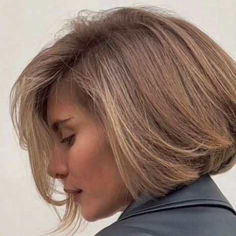 behindthechair.com on Instagram: "* ICONIC ’90s supermodel Bobs are BACK! ✂️ 👇 ✨ CLICK LINK IN BIO ✨ If there’s been one solid reference among our clients this year—it’s the nostalgic hair of iconic ’90s supermodels. Enter the next chapter: The internet’s latest obsession is the luxe Christy Turlington-inspired bob. The swishy, nineties bob with a strong perimeter and bouncy bevel adds instant-volume, elongates the neck and makes hair appear fuller. Whether jaw or collar bone-skimming, this chic haircut is ultra-wearable and flattering. What really makes this bob NEW AGAIN + expensive-looking is ... ✨ CLICK LINK IN BIO ✨ @anna__volegova #behindthechair #btceditorial #90shair #hairtrends #90sbob #bobhaircut #bobhaircuttutorial #haircuttutorial #90ssupermodel #90ssupermodelhair #supe Chic Haircut, Latest Obsession, Iconic 90s, 90s Supermodels, 90s Hairstyles, Collar Bone, Christy Turlington, Next Chapter, How To Make Hair