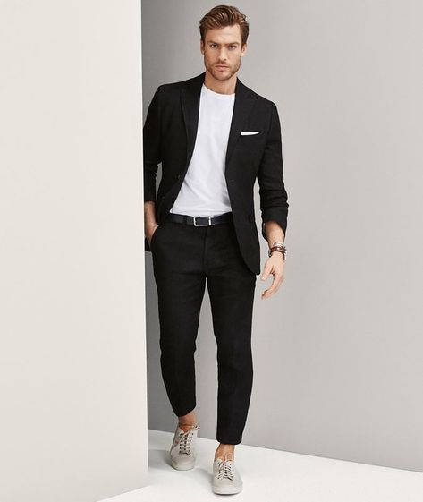 10 Fresh Ways To Wear A White T-Shirt Black Linen Suits For Men, Black Linen Suit, Best Casual Shirts, Jason Morgan, Mens Fashion Smart, Mens Fashion Blog, Outfit Jeans, Stil Inspiration, Herren Outfit