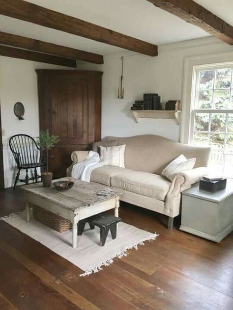 Living room.  Shows wooden beams and nice accents to the light furinture Colonial Living Room, Primitive Living Room, Elegant Farmhouse, American Farmhouse, French Country Living Room, Primitive Homes, Farmhouse Remodel, Casa Vintage, Living Comedor