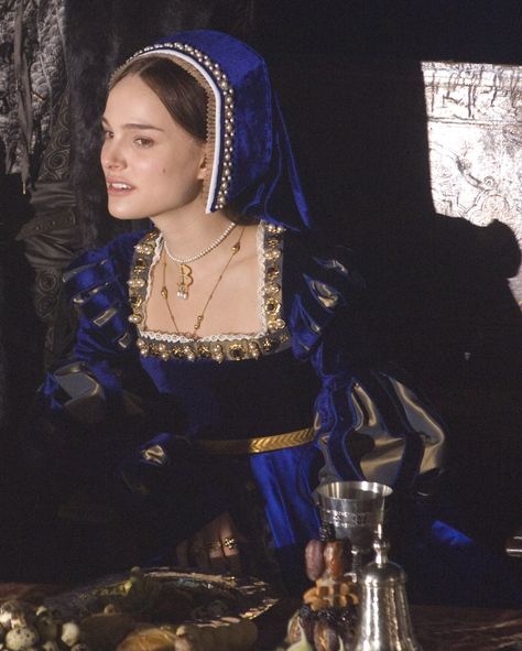 Natalie Portman as Anne Boleyn in The Other Boleyn Girl Natalie Portman Anne Boleyn, The Other Boleyn, Coronation Gown, Tudor Dress, Tudor Fashion, The Other Boleyn Girl, Tudor Costumes, Queen Of England, Anne Boleyn