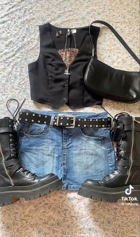 Halloween Costumes 2022, Nana Osaki, Round Of Applause, Rock Outfit, Halloween This Year, Creative Halloween Costumes, Swaggy Outfits, Edgy Outfits, Mode Vintage