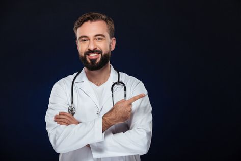 Retrato de un doctor hombre sonriente | Free Photo #Freepik #freephoto #medico #hombre #salud #ciencia Dentist Portrait, Doctor Husband, Foto Doctor, Doctor Shows, Medical Photography, Doctor Dress, Male Doctor, Health Talk, Family Doctors