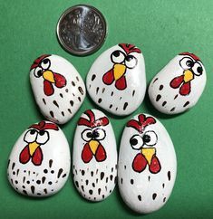 Chicken Painted Rocks, Cute Rock Painting Ideas Simple, Animals Crafts, Rock Animals, Garden Rock Art, Diy Rock Art, Painted Rock Animals, Chicken Painting, Mandala Rock Art