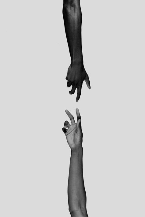 Black And White Hands Aesthetic, Hand Fotografie, Beauty Fotografie, Hand Photography, Hand Reference, Gray Aesthetic, Foto Inspiration, White Photography, Two Hands