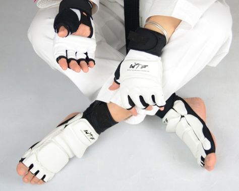 Kou Diabolik Lovers, Sparring Gear, Taekwondo Training, Tae Kwon Do, Karate Martial Arts, Sports Gloves, Team Training, Training Gear, Ankle Support