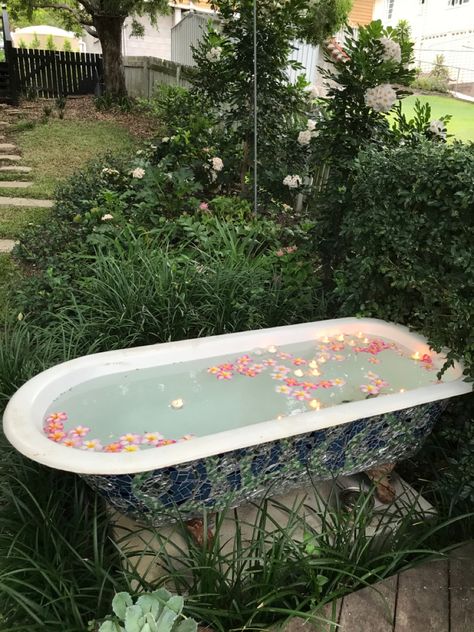 Outdoor Bath Photoshoot, Airbnb Hot Tub Ideas, Outdoor Bathtub Photoshoot, Clawfoot Tub Outside, Garden Bathtub, Big Bathtub, Dream Bathtub, Old Bathtub, Bath Surround