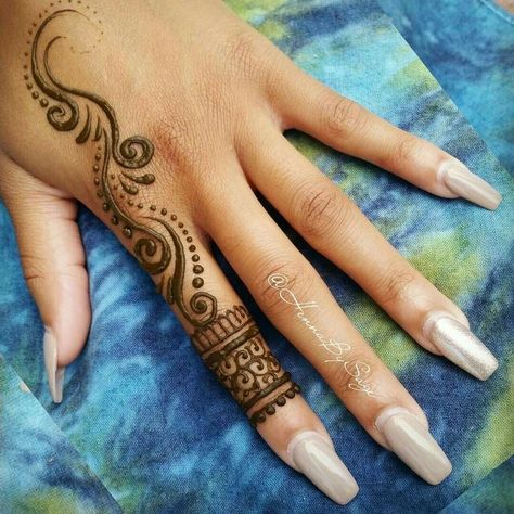 Disney Henna, Small Henna Tattoos, Small Henna Designs, Henne Tattoo, Cream Tattoo, Cute Henna Designs, Cute Henna Tattoos, Henna Style Tattoos, Jagua Henna