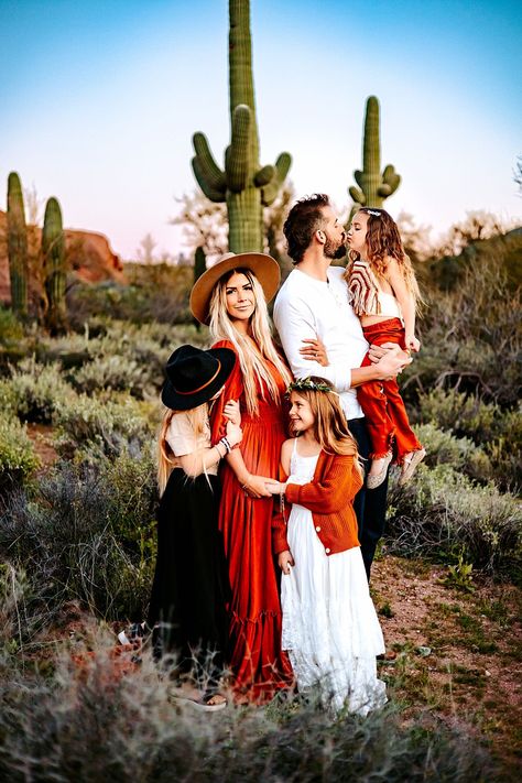 How to Style your Arizona Family Pictures Flagstaff Family Photos, Family Photo Outfits Arizona, Joshua Tree Family Photos, Desert Photoshoot Poses, Cactus Family Photoshoot, Desert Fall Family Photos, Dessert Family Photo Shoot, Arizona Family Photoshoot, Joshua Tree Family Photoshoot