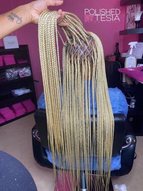 613 Twist Braids, Blonde Medium Knotless Box Braids, 613 Blonde Box Braids, Color 613 Braids, 613 Blonde Braids Black Women, Bleach Blonde Box Braids, Blonde Box Braids Black Roots, 613 Blonde Braids, 613 Knotless Braids Black Women