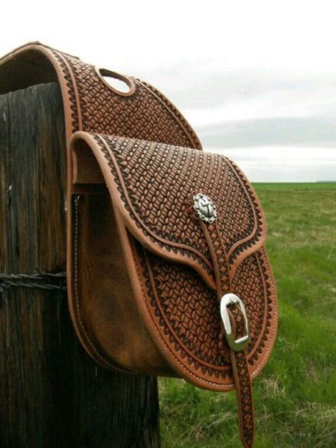 Saddle Bags Horse, Western Horse Saddles, Leather Stamping, Saddle Bag Purse, Cowboy Gear, Western Tack, Stamped Leather, Purse Pattern, Leather Stamps