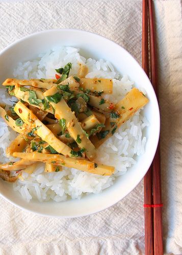 Bamboo Recipe, Bamboo Rice, Recipe Photo, Bamboo Shoot, Khmer Food, Korean Side Dishes, Bamboo Shoots, Vietnamese Cuisine, Asian Inspired Recipes