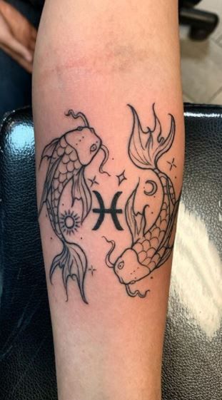 Pisces Tattoo For Women Pretty, Tattoo Zodiac Signs Pisces, Pisces Snake Tattoos, Mini Pisces Tattoo, Pisces Tattoo On Back, Pisces Inspired Tattoo, Cute Pisces Tattoos, Pisces Tattoo Traditional, Cool Pisces Tattoo