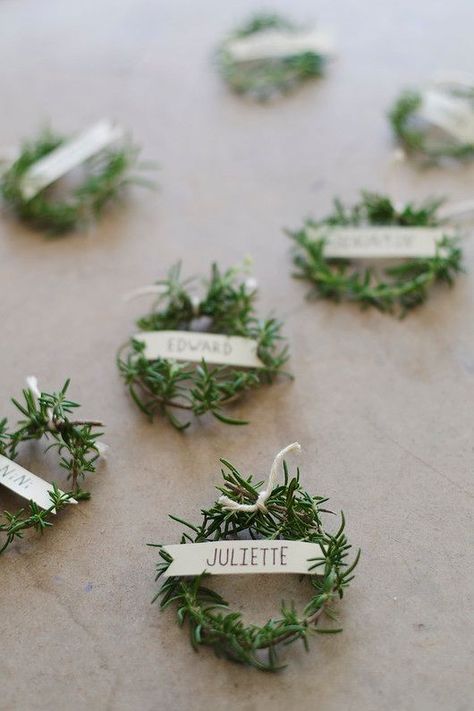 Rosemary Wreath, Christmas Table Decorations Diy, Place Holders, Diy Christmas Table, Christmas Place Cards, Christmas Dining Table, Deco Table Noel, Australian Christmas, Christmas Dinner Table