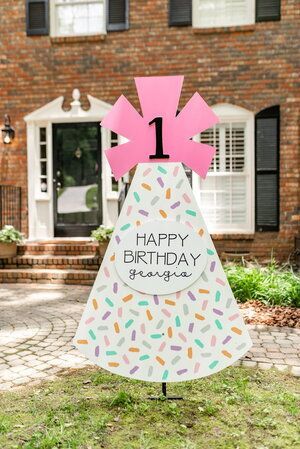 First birthday yard decor Happy Birthday Yard Signs Diy, Diy Birthday Yard Signs, Diy Birthday Sign, Peach 1st Birthday, Happy Birthday Yard Signs, Rental Ideas, Wood Yard Art, Birthday Party At Home, Peach Party