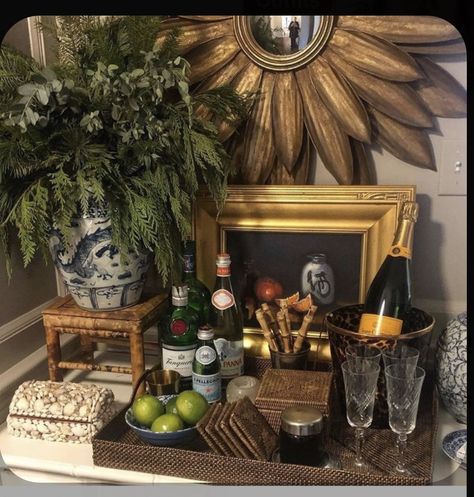 Bar Tray Styling, Bar Cart Inspo, Urban Wall Decor, Rustic Interior Design, Bandeja Bar, Bar Sala, Home Cocktail Bar, Urban Wall, Bar Tray