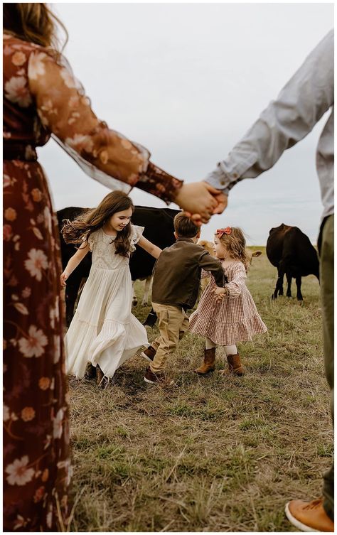 Are you planning your family photos and looking for something different this year?! A family adventure session could be exactly what you need! whether that's fun on a Hill country cattle ranch or joining me creekside by a stream! Click to see more from this gorgeous outdoor family photo session! | Our Adventuring Souls Photography Movement Family Photos, Family Pictures With Animals, Family Shoot With Horses, Family And Horse Photoshoot, Cattle Family Pictures, Family Photo Outdoor Ideas, Family Farm Pictures Ideas, Family Photos Grassy Field, Family Photos With Chickens