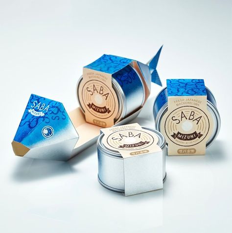 What makes the Japanese design style so distinctive? Check these beautiful Japanese food & beverages packaging ideas and save them as your references! Creative Product Packaging Design, Candy Packaging Design, Japanese Food Packaging, Unique Packaging Design, Japanese Packaging, Packaging Design Trends, Modern Packaging, Packaging Idea, 타이포그래피 포스터 디자인