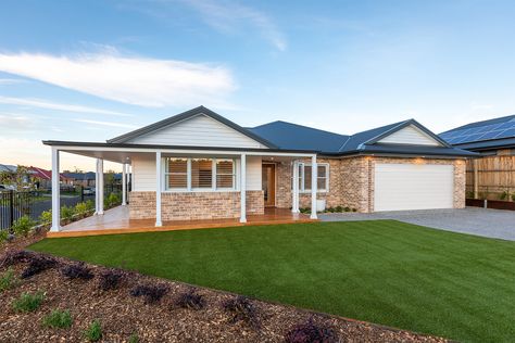 A stunning facade! Love the combination of bricks and weatherboard! Brick Hamptons Facade, Weatherboard And Brick Exterior, Australian Brick House Exterior Makeover, Brick And Weatherboard Exterior, Brick Cottage Exterior, Brick And Weatherboard, Cottage Facade, Hamptons Facade, Weatherboard Exterior