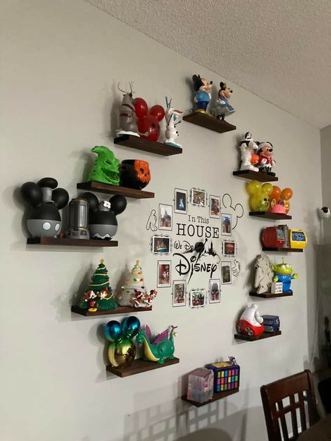 Disney Picture Collage Wall, Disney Up Home Decor, Disney Collage Wall, Disney Rooms For Adults, Disney Home Ideas, Display Collections Ideas, Disney Doorables Display Ideas, Disney Living Room Decor, Disney Themed Kitchen