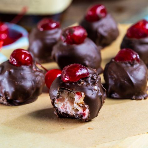 Cherry Bourbon Balls Chocolate Covered Cherries Recipe, Bourbon Balls Recipe, Cherry Bourbon, Cherry Frosting, Bourbon Cherries, Bourbon Balls, Easy Candy Recipes, Cherry Cordial, Candy Man