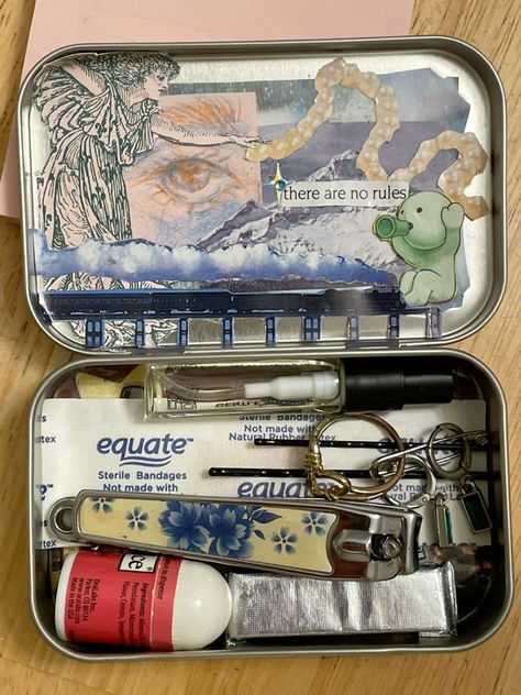 Find an empty altoids tin and join the latest trend Cute Altoid Tin Ideas, Empty Altoid Tins Ideas, Decorate Altoid Tin, Tin Containers Diy, Altoid Container Crafts, Altoids Tins Ideas, Altoid Tin Aesthetic, Altoid Mint Tin Crafts, Cute Altoids Wallet