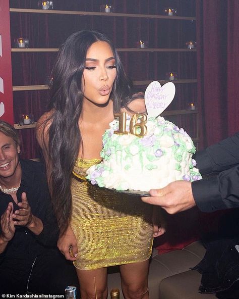 Kim Kardashian blows out the candles to her sweet sixteen cake as she shares more birthday photos | Daily Mail Online Kendall And Kourtney, Kylie Jenner Birthday, Sweet Sixteen Cakes, Estilo Cholo, Kkw Beauty, Famous Birthdays, Kylie Kristen Jenner, Reality Tv Stars, 40th Birthday Parties