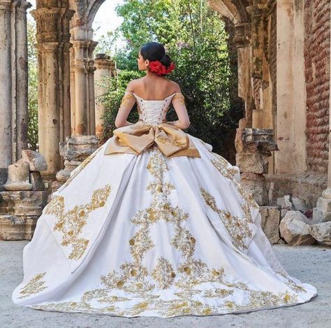 Quinceanera Dresses Mexican, Vestido Charro, Quince Stuff, Xv Dresses, Mexican Quinceanera, Mexican Quinceanera Dresses, Quinceanera Themes Dresses, Charro Quinceanera Dresses, White Quinceanera Dresses