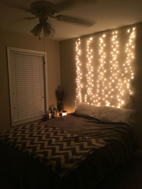 Fairy lights headboard. Fairy Lights Behind Bed, Lights Headboard, Fairy Lights Decor, Headboard With Lights, Fairy Lights Bedroom, Bedroom Inspo, Fairy Lights, Room Inspo, Bedroom Interior