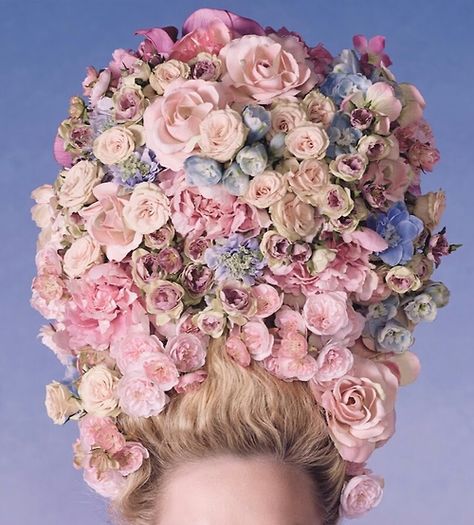 . Marie Antoinette Aesthetic, Marie Antoinette Party, Rococo Aesthetic, Marie Antoinette 2006, Helsingor, Rococo Fashion, Giant Flowers, Dior Beauty, Sofia Coppola